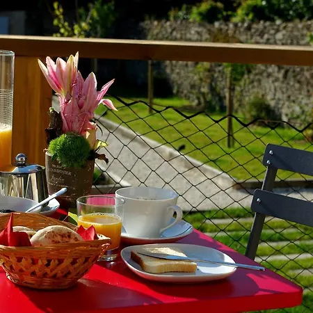 Les Chambres D'hotes Oze Bed & Breakfast 3*