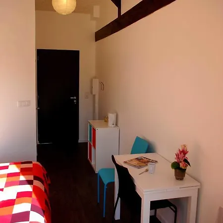 Les Chambres D'hotes Oze Bed & Breakfast 3*